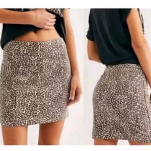 Excellent condition Free People size 2 animal print mini skirt